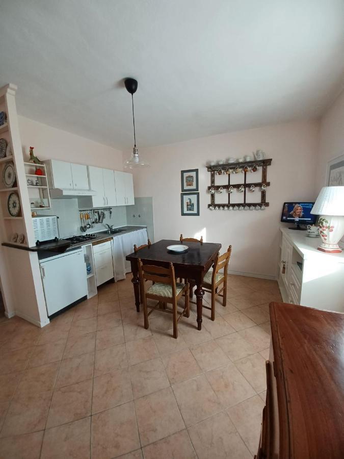 Casa Vacanze L'Acquerello Lari Exterior foto
